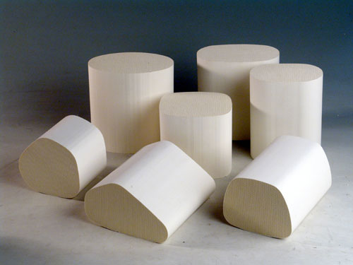 Honeycomb ceramic catalyst substrates