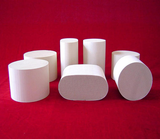 Honeycomb ceramic regenerator for industrial exhaust purification