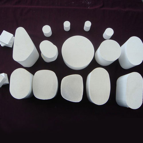 Cellular honeycomb ceramic catalyst substrate