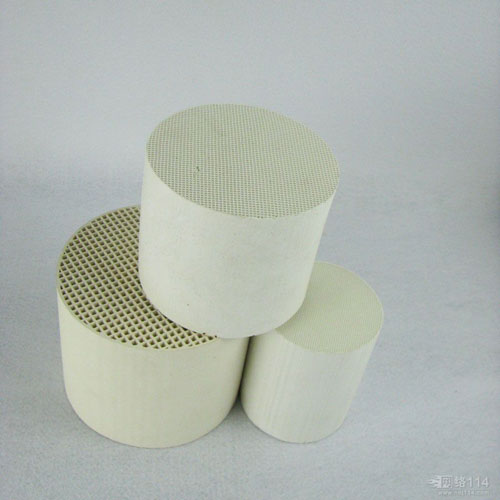 Honeycomb ceramic for three way catalytic converter